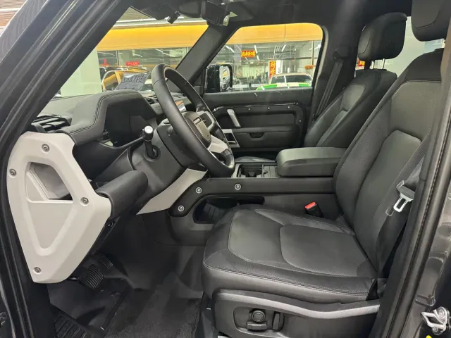 Land Rover Defender — Фото автомобиля 7