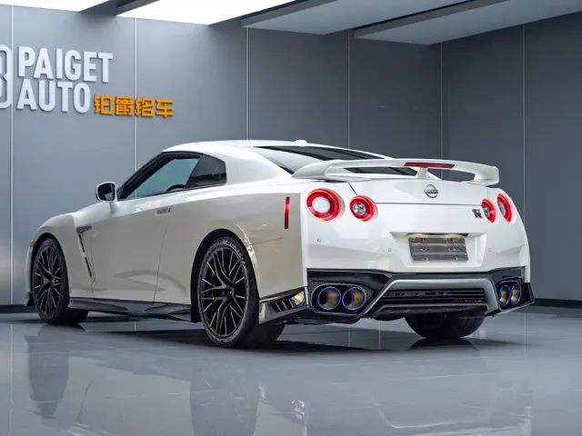 Nissan GT-R — Фото автомобиля 8