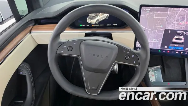 Tesla Model X — Фото автомобиля 13