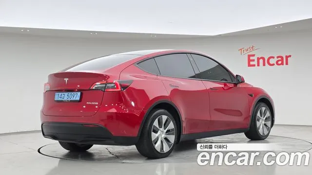 Tesla Model Y — Фото автомобиля 2
