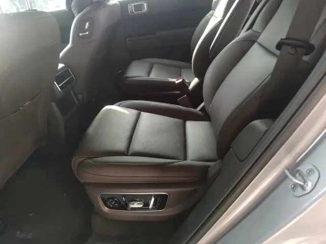 Li Auto L8 — Фото автомобиля 13