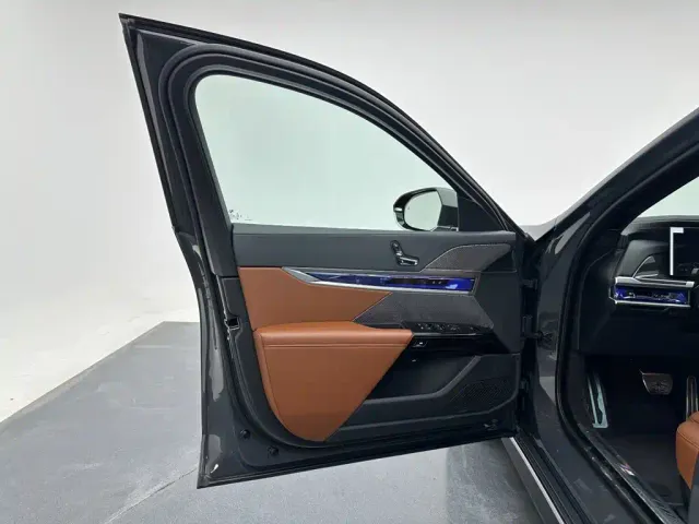 BMW i7 — Фото автомобиля 14