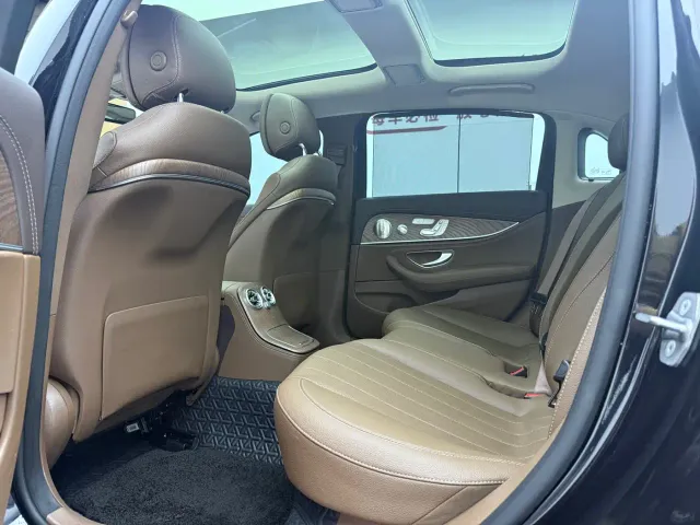 Mercedes-Benz E-Class — Фото автомобиля 6