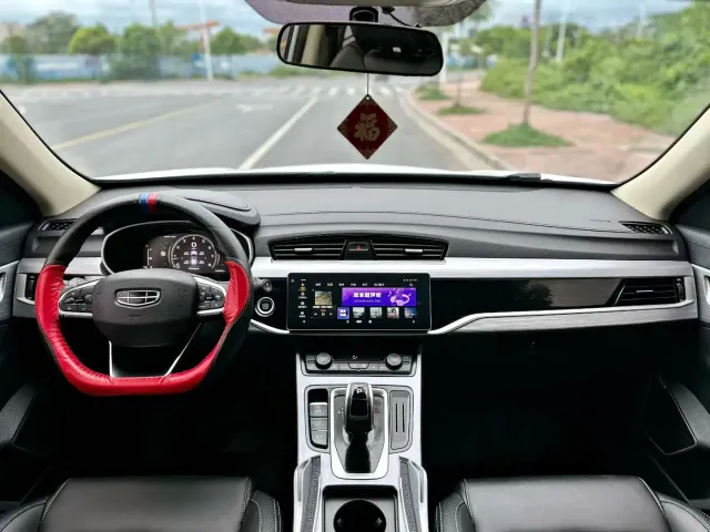 Geely Boyue — Фото автомобиля 6