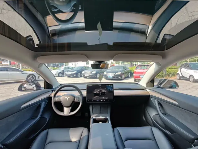 Tesla Model 3 — Фото автомобиля 20