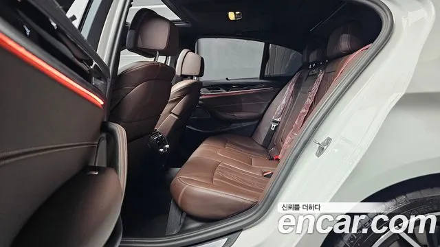 BMW 5-Series — Фото автомобиля 12