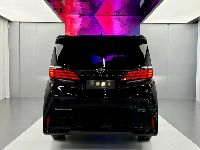 Toyota Alphard — Фото автомобиля 5
