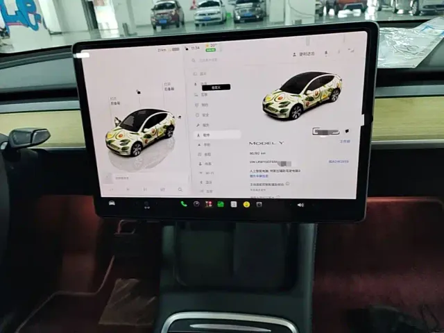 Tesla Model Y — Фото автомобиля 12