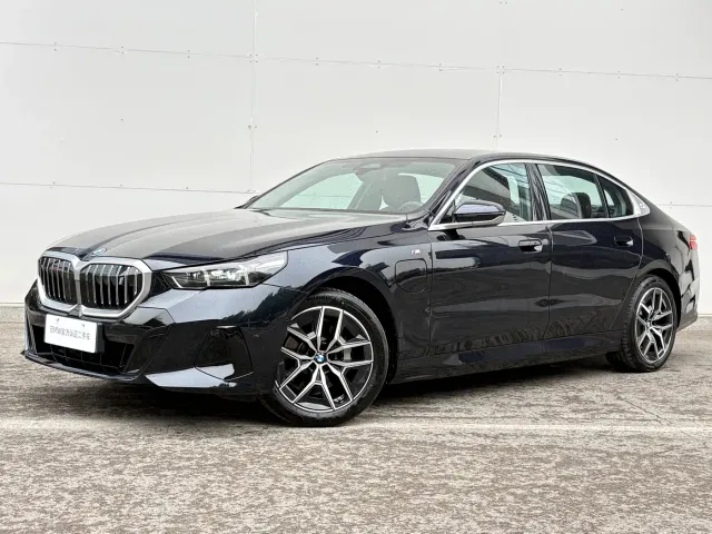 BMW i5 — Фото автомобиля 2