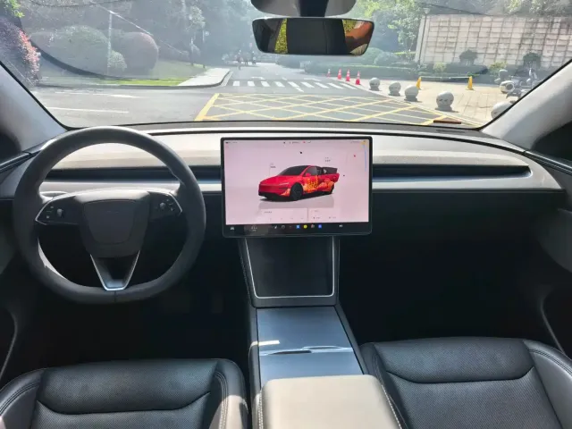 Tesla Model Y — Фото автомобиля 10