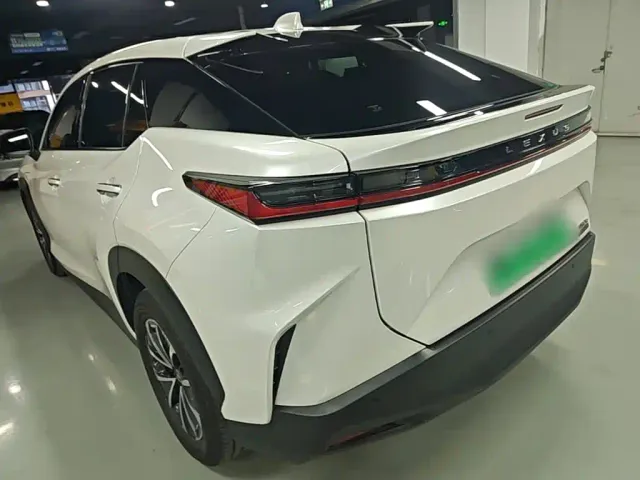 Lexus RZ — Фото автомобиля 4