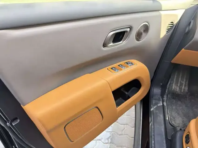 Li Auto i8 — Фото автомобиля 6