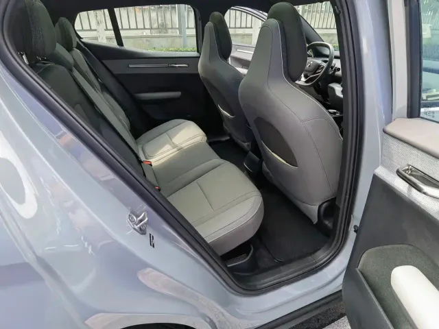Volvo EX30 — Фото автомобиля 15