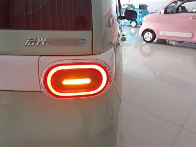 Wuling Hongguang Mini EV — Фото автомобиля 7