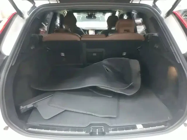 Volvo XC60 — Фото автомобиля 18