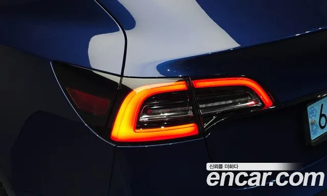 Tesla Model 3 — Фото автомобиля 8