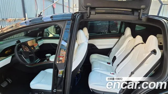 Tesla Model X — Фото автомобиля 8