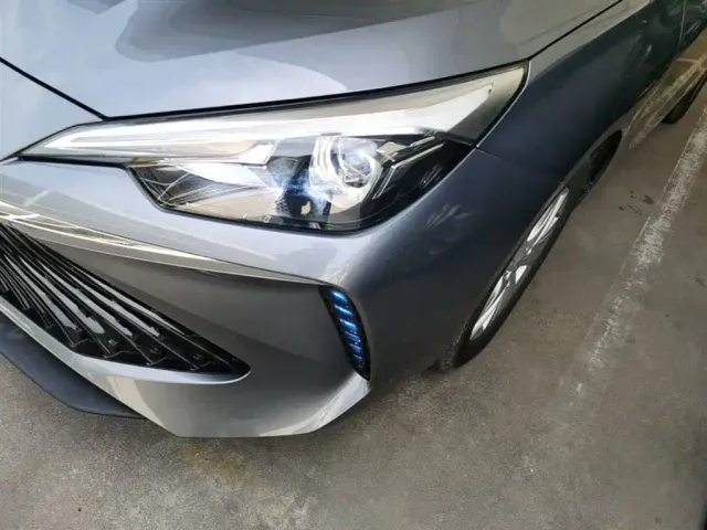 Roewe i5 — Фото автомобиля 23
