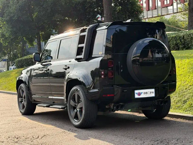 Land Rover Defender — Фото автомобиля 4