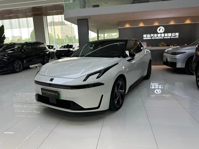 Фотография автомобиля — Lynk & Co 07 EM-P