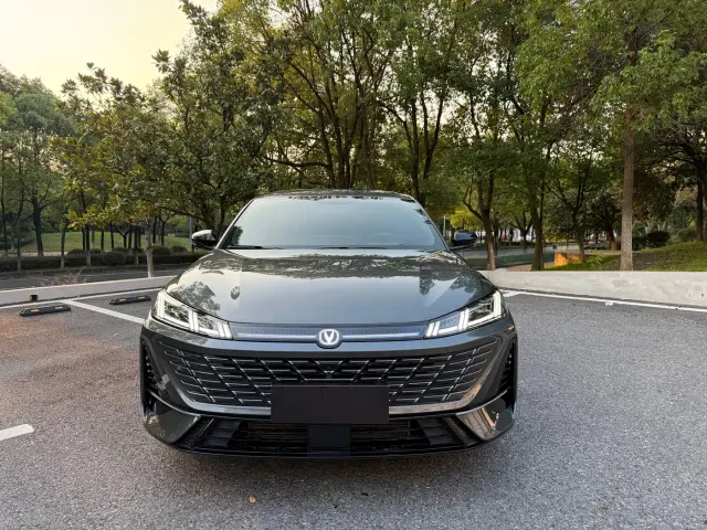 Changan Eado — Фото автомобиля 2