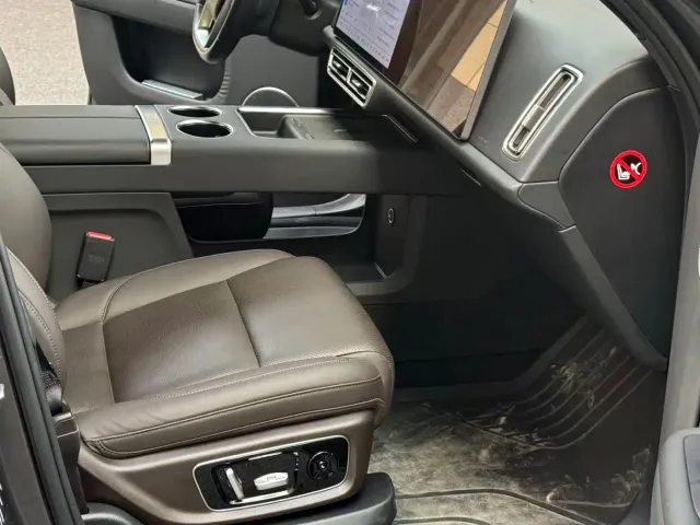 Li Auto L8 — Фото автомобиля 7