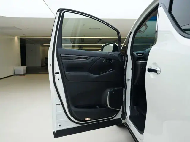Toyota Vellfire — Фото автомобиля 16