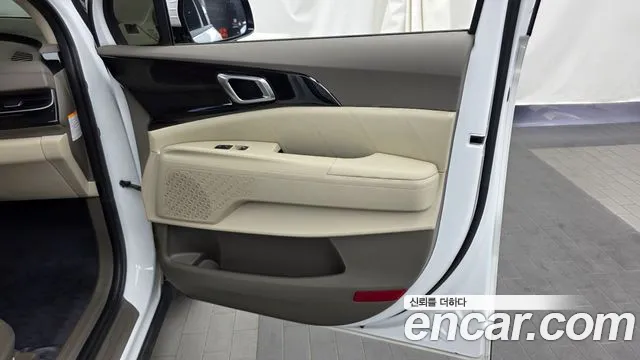 Kia Carnival Generation 4 — Фото автомобиля 14