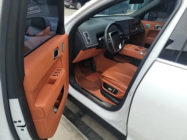 Li Auto L7 — Фото автомобиля 12
