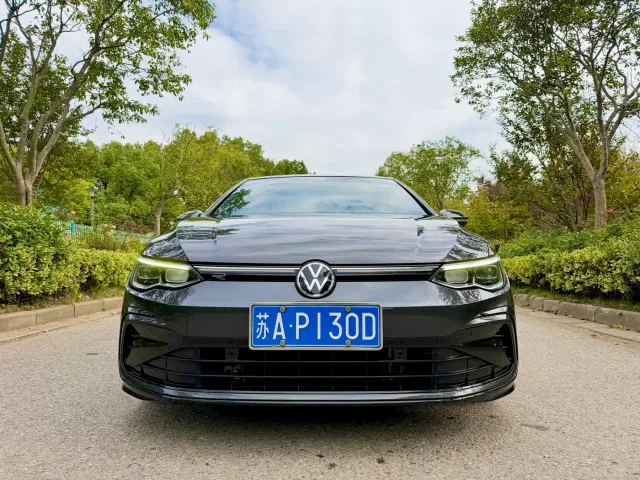 Volkswagen Golf — Фото автомобиля 2