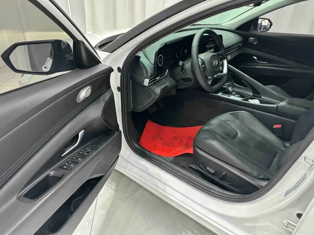 Hyundai Elantra — Фото автомобиля 7