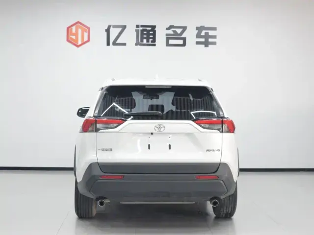 Toyota RAV4 — Фото автомобиля 18