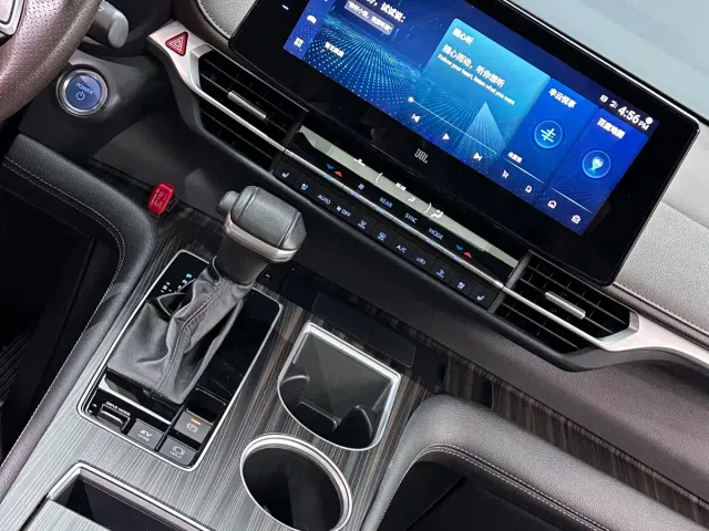 Toyota Sienna — Фото автомобиля 29