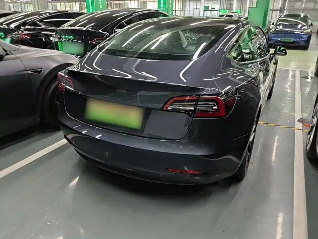 Tesla Model 3 — Фото автомобиля 6