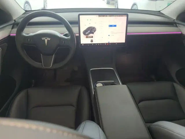 Tesla Model Y — Фото автомобиля 5