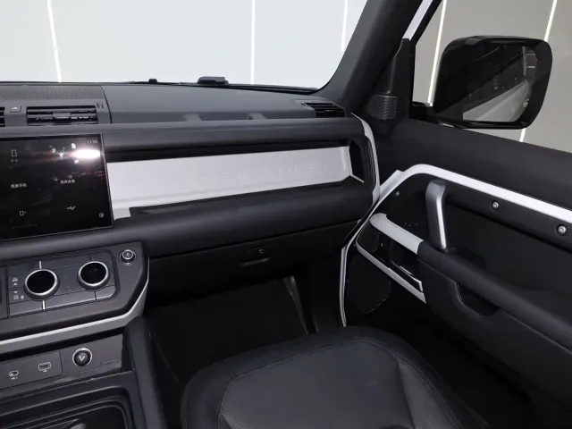 Land Rover Defender — Фото автомобиля 27