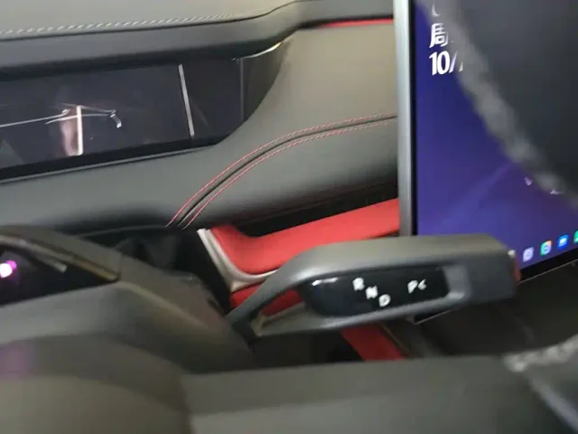 Xiaomi SU7 — Фото автомобиля 13