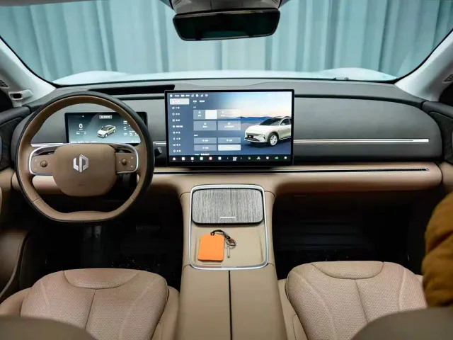 Leapmotor C11 — Фото автомобиля 6