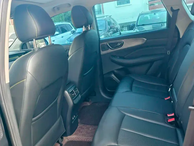 Roewe RX5 — Фото автомобиля 14