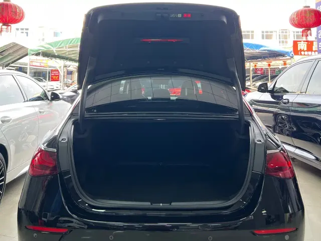 Mercedes-Benz E-Class — Фото автомобиля 13