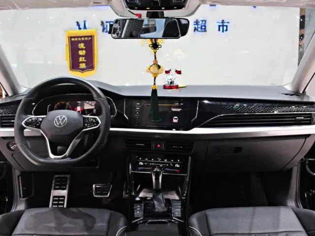 Volkswagen Passat — Фото автомобиля 11
