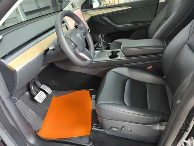 Tesla Model Y — Фото автомобиля 14