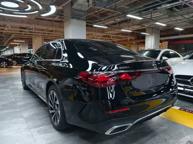 Mercedes-Benz E-Class — Фото автомобиля 15