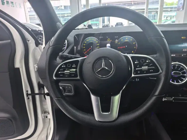 Mercedes-Benz Mercedes-Benz GLA 2023 GLA 200 — Фото автомобиля 8
