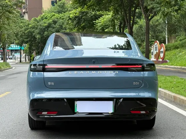 Leapmotor B01 — Фото автомобиля 4