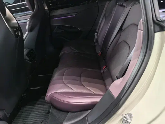Xiaomi SU7 — Фото автомобиля 16