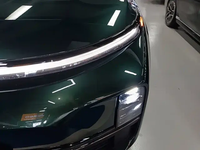 Li Auto L9 — Фото автомобиля 23