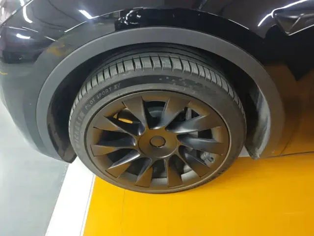 Tesla Model Y — Фото автомобиля 22