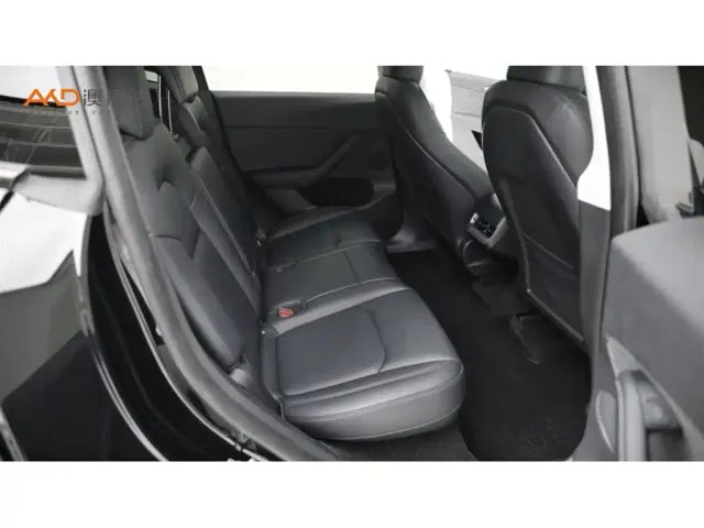 Tesla Model Y — Фото автомобиля 8