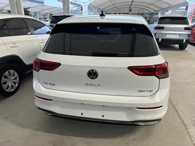 Volkswagen Golf — Фото автомобиля 10